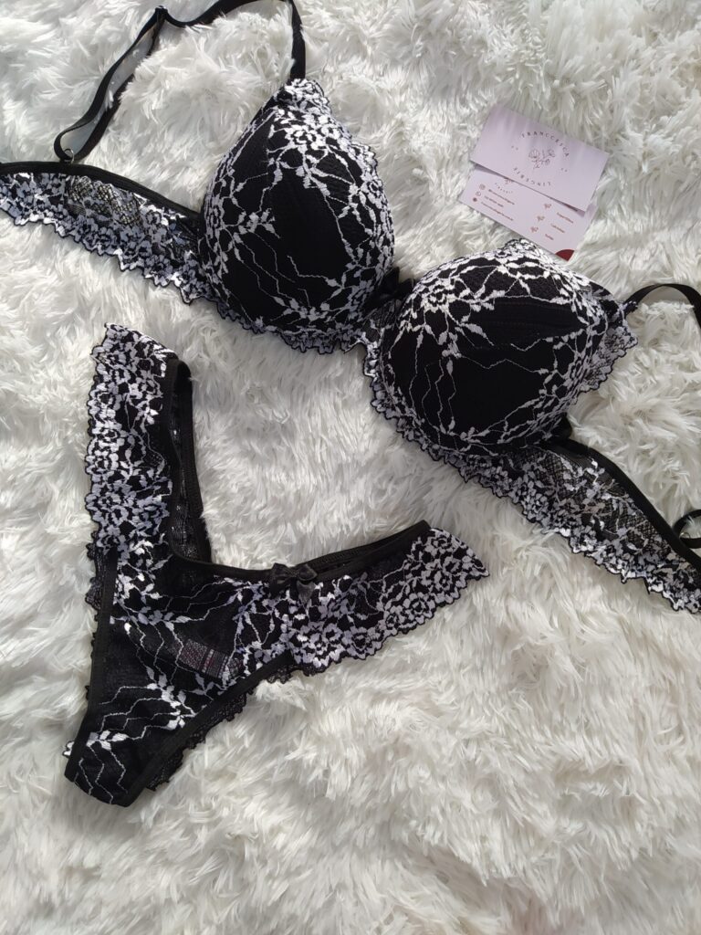 Conjunto Franccesca Preto e Branco c/ bojo